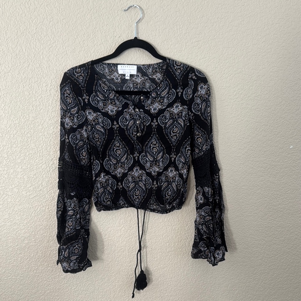Kendall & Kylie Black and Gray Crop Tie Front Blouse
